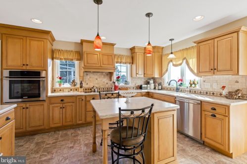 2360 Vw Dr, Lancaster PA  17602-1016 exterior