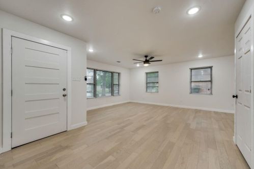 4626 De Kalb Ave, Dallas, TX 75216-8220