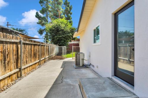 6630 Montclair Dr, Riverside CA  92504-1838 exterior