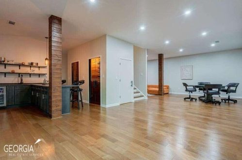 620 Colebrook Ct, Atlanta GA  30327-4710 exterior