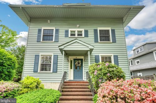 4 Evergreen Ln, Tavistock, NJ 08033-1202