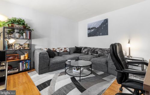 2136 Lombard St, Philadelphia, PA 19146-1217