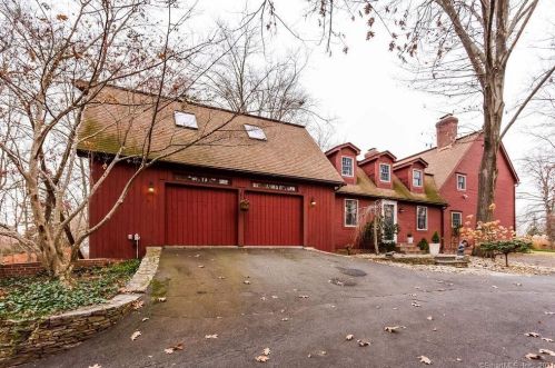 16 Country Ln, Windsor, CT 06095-3412