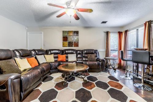 1500 Finley St, Cedar Hill TX 75104-4201 exterior