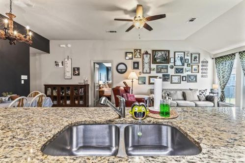 206 3 St, Valley View TX 76272-5403 exterior