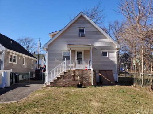1655 3rd St, Piscataway, NJ 08854-1744