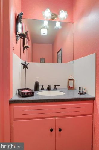 1845 Rockford Ln, Lancaster PA  17601-5028 exterior