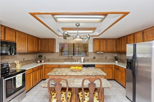 2662 Sovereign Way, Riverside CA  92506-5120 exterior