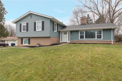 156 Greenbriar Dr, Aurora, OH 44202-8055