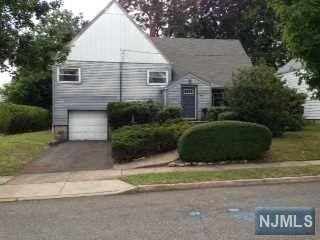 688 Salem St, Teaneck, NJ 07666-5321