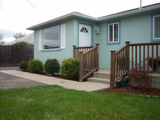 1086 Mcandrews Rd, Medford OR  97501-2232 exterior