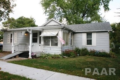 307 Main St, Mackinaw, IL 61755-7513