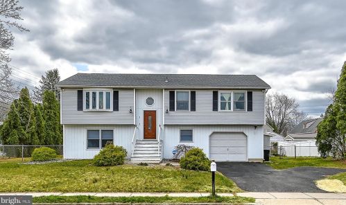 1 Hamilton Lakes Dr, Trenton, NJ 08619-3438
