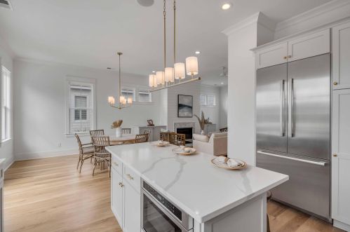 802 Palm Blvd, Isle Of Palms SC  29451-2218 exterior