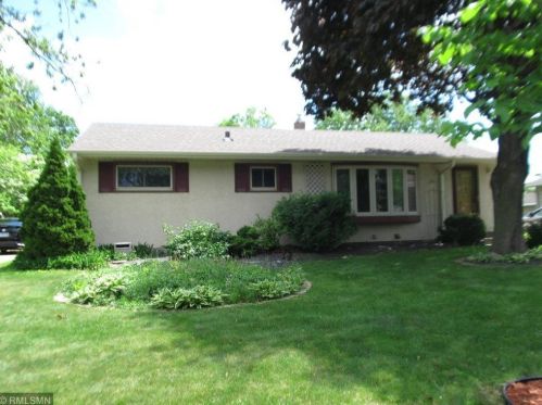 2688 Apache Rd, Saint Paul, MN 55109-1741