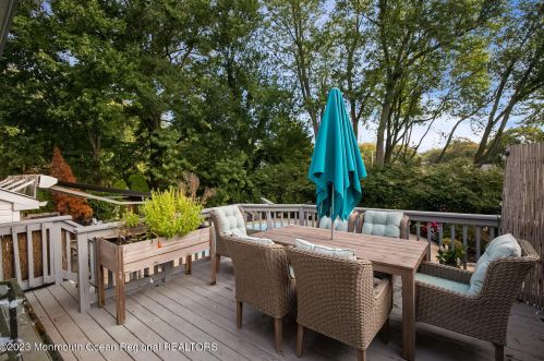 37 Walnut Ave, Tinton Falls NJ 07701-6132 exterior