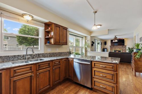988 Newbury Dr, Bull Valley, IL 60014-8837