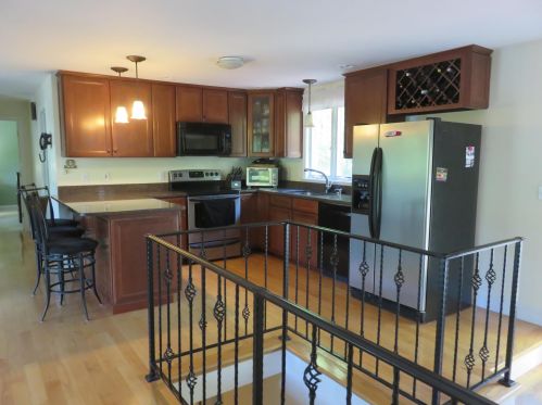 19 Mayflower Dr, Londonderry, NH 03053-2518