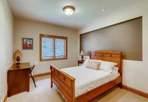 3826 Bridgewater Dr, Saint Paul MN  55123-2528 exterior