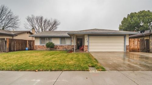 626 Sandalwood Ln, Manteca, CA 95336-2825