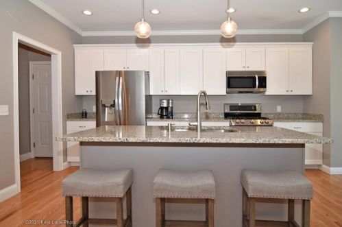 23 Ironwood Dr, Coventry, RI 02816-8571