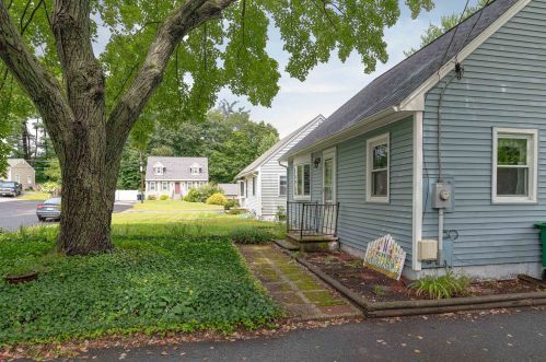 18 Elgin St, Nashua, NH 03060-5339