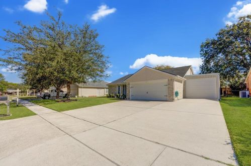 618 Canyon Springs Dr, Morgans Point, TX 77571-2742