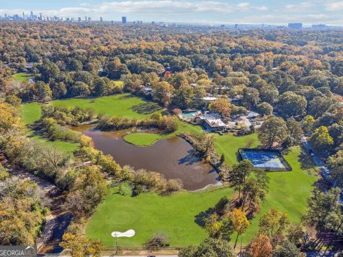 74 Montre Sq, Atlanta GA  30327-4044 exterior