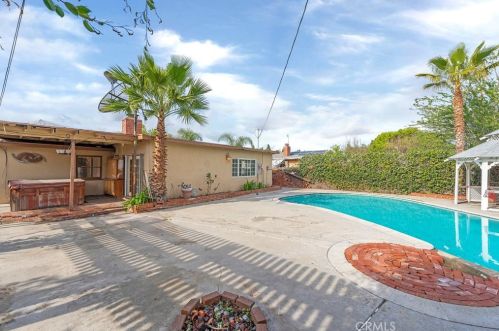 2130 Spinnaker St, Anaheim CA  92802-4930 exterior