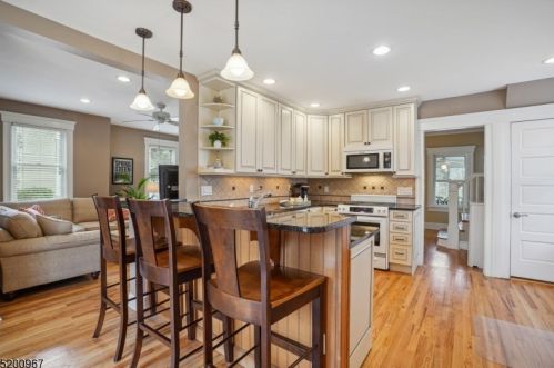 9 Minton Ave, Chatham Township, NJ 07928-2719