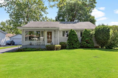 3906 Eagle Ln, Rolling Meadows, IL 60008-2924