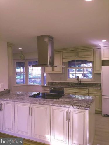 6606 Grey Fox Dr, Springfield, VA 22152-2608