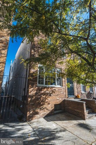 1011 Mckean St, Philadelphia, PA 19148-2352