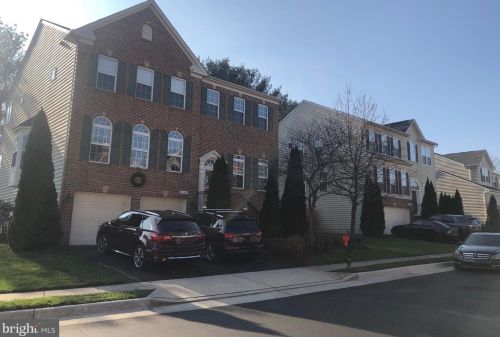 1698 Winterwood Ct, Herndon, VA 20170-2990