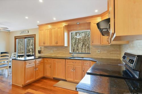 36 Laurel Dr, Upper Stepney CT  06468-1650 exterior
