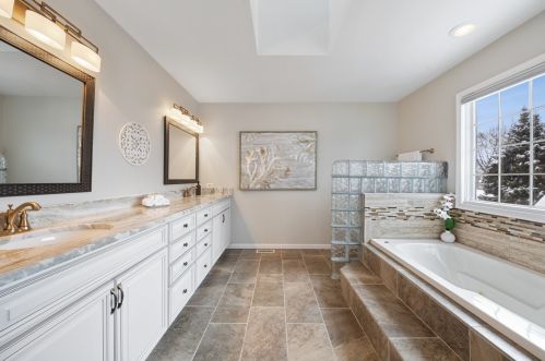 205 Middaugh Rd, Willowbrook IL  60514-1067 exterior