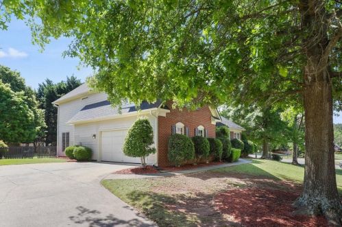 1512 Monarch Dr, Marietta, GA 30062-2748