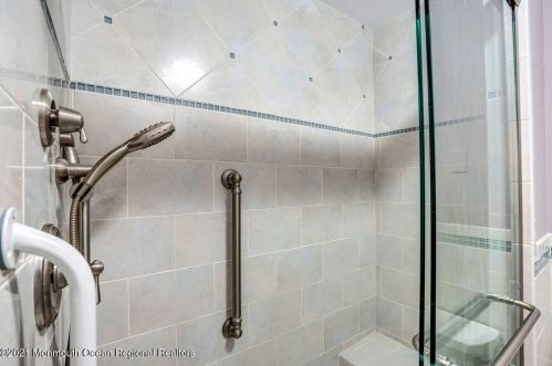 3 Manchester Ct, Tinton Falls NJ 07701-5492 exterior