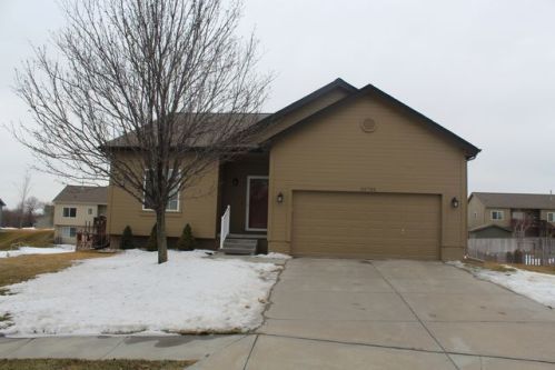 20705 Cedar Cir, Gretna, NE 68028-6930