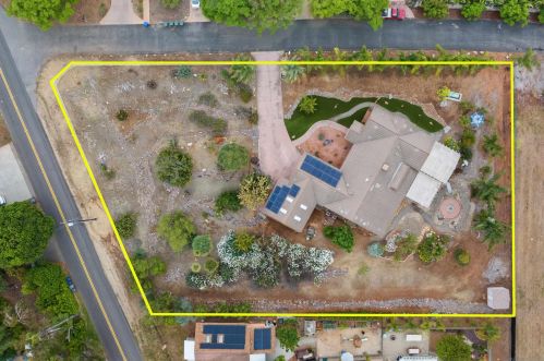 2144 Riviera Dr, Vista, CA 92084-2623