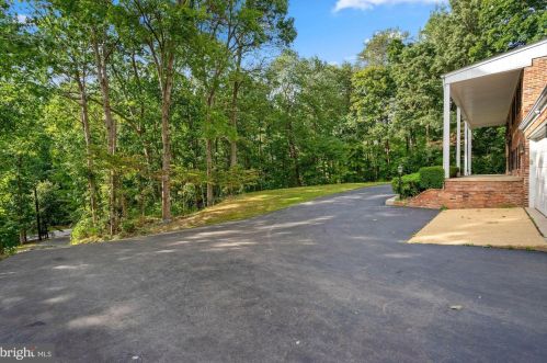 7301 Lackawanna Dr, Springfield VA  22150-4418 exterior