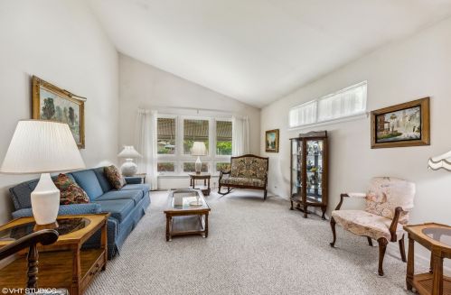 2540 Fontana Dr, Glenview, IL 60025-4704