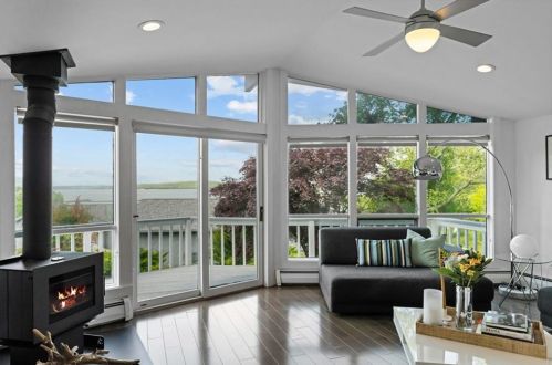 35 Craig Ave, Tiverton, RI 02878-1549