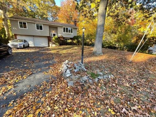 57 White Birch Cir, Niantic CT  06357-1610 exterior