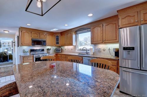 15 Cambridge Dr, Glastonbury, CT 06033-1341