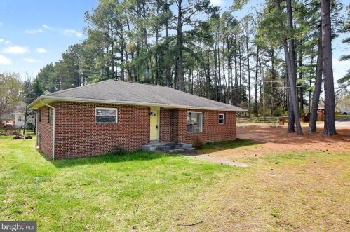 319 Ferry Rd, Fredericksburg, VA 22405-2878