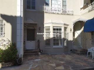 622 Dunsmuir Ave, Los Angeles CA  90036-4002 exterior