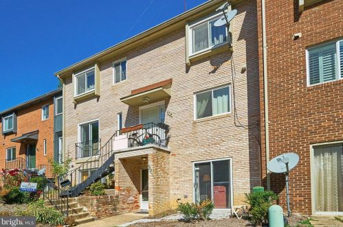 6712 Perry Penney Dr, Annandale, VA 22003-3562