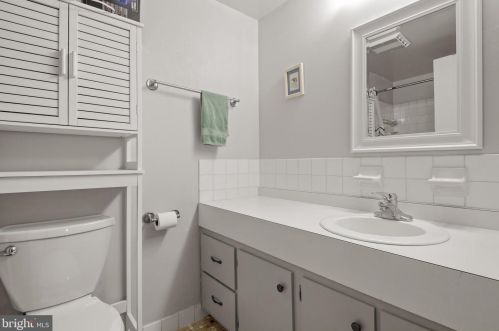 216 Valleybrook Dr, Lancaster PA  17601-4623 exterior