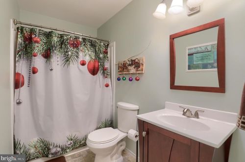 15 Rosewood Dr, Lancaster PA  17603-9329 exterior